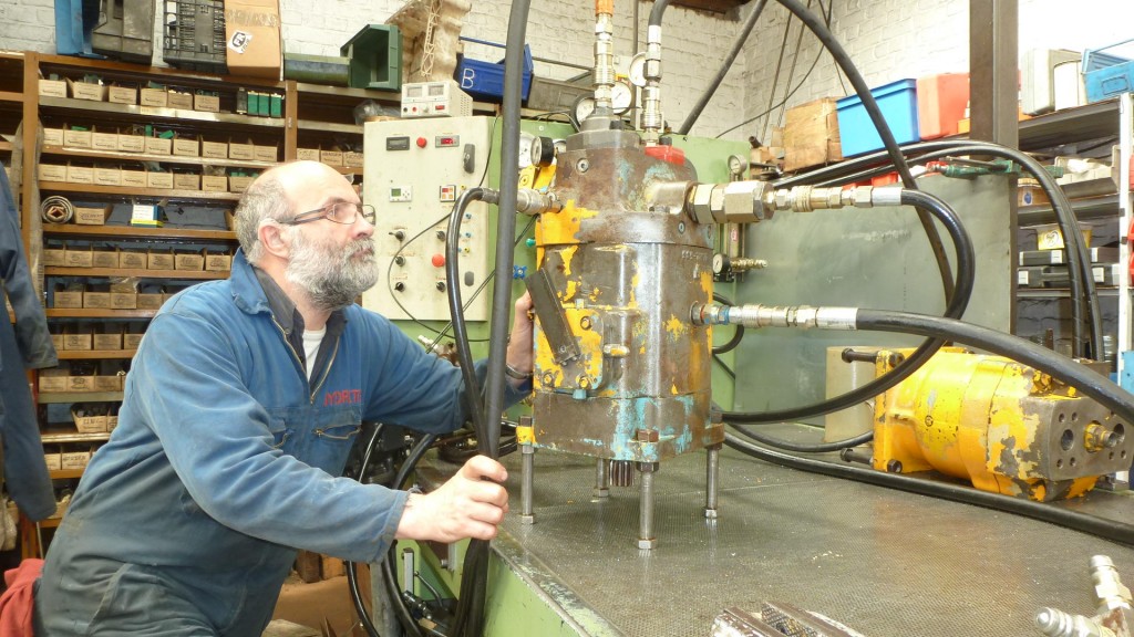 essais-pompe-moteur-hydraulique-denison-goldcup